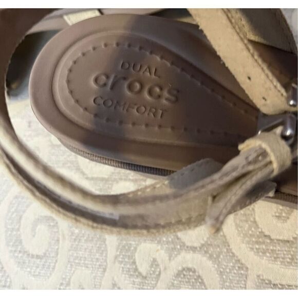 Crocs Women’s 9 Leigh II Cross Ankle Strap Wedge Sandals Beige Canvas 204950 NEW - Picture 8 of 11